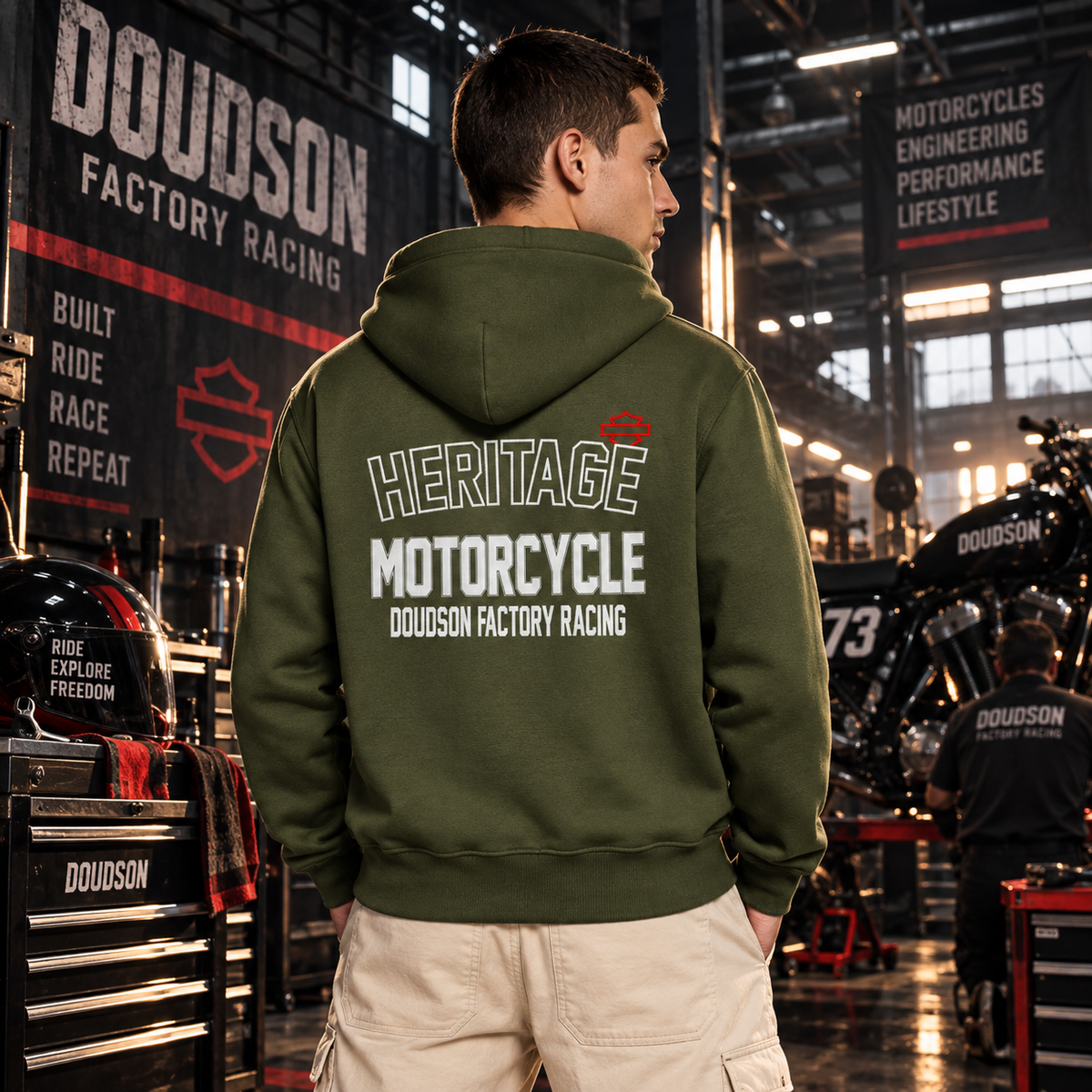 Veste à capuche moto homme Heritage DOUDSON Factory Racing portée